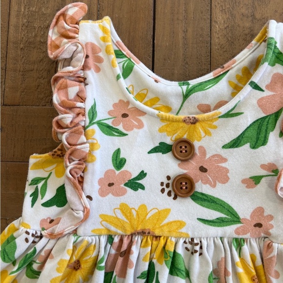 Eleanor rose daisy ruffled top - Picture 2 of 6